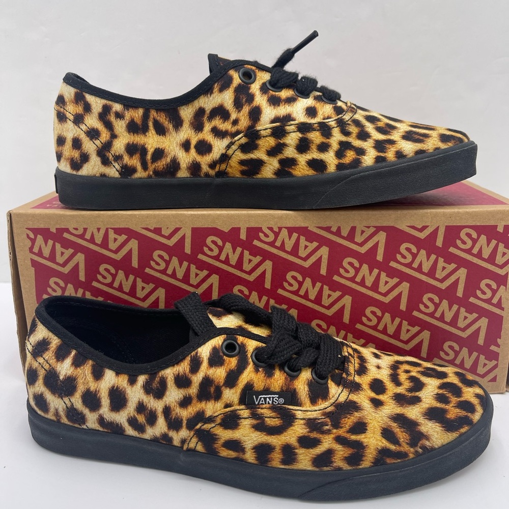 Vans WMNS Authentic Lowpro Sneakers 
Leopard 
Lifestyle, Low Profile
